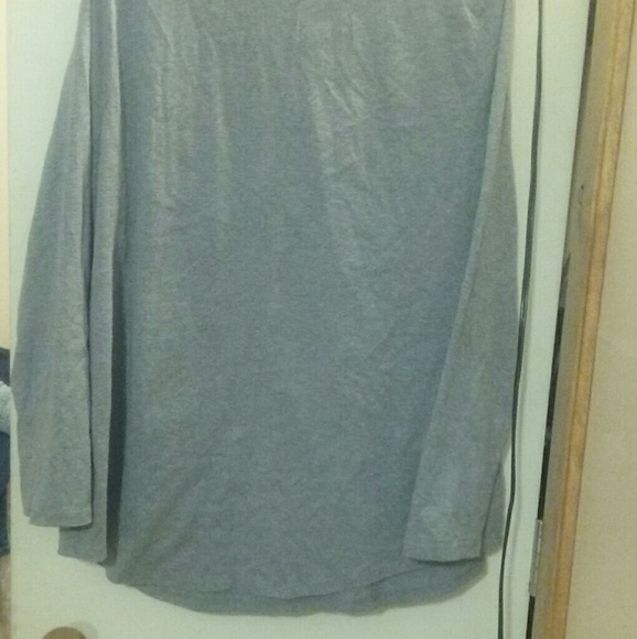 Gray long sleeved t-shirt - Picture 2 of 3